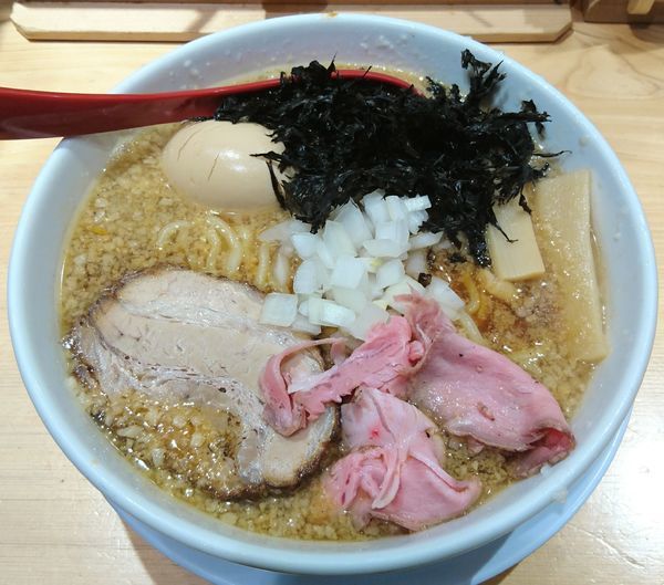 「背脂醤油らー麺＋味玉」@焼きあご塩らー麺 たかはし 上野店の写真