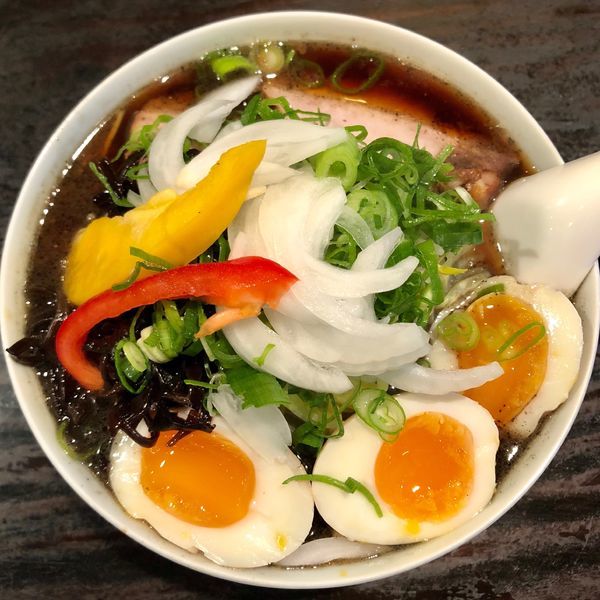 「【期間限定】紺屋ブラック (1,050円) 煮卵 (150円)」@らぁめん紺屋の写真