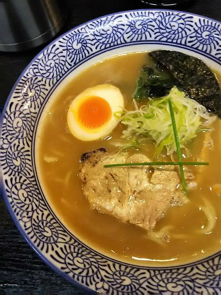 「らーめん　豚骨醤油￥750」@麺屋 青山 本店の写真