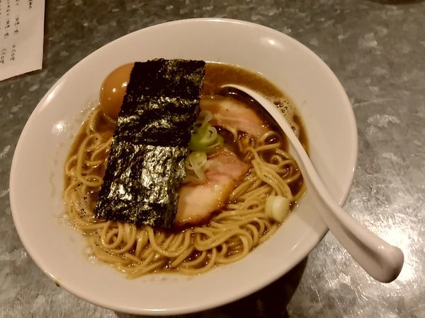 「味玉醤油らぁめん(並盛・130g)880円」@らぁめん家 有坂の写真