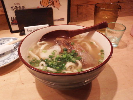 「軟骨ソーキそば（小）」@吉崎食堂 恵比寿店の写真