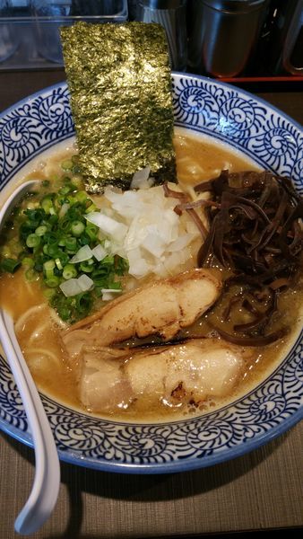 「濃厚醤油鶏白湯そば」@麺屋 真白の写真