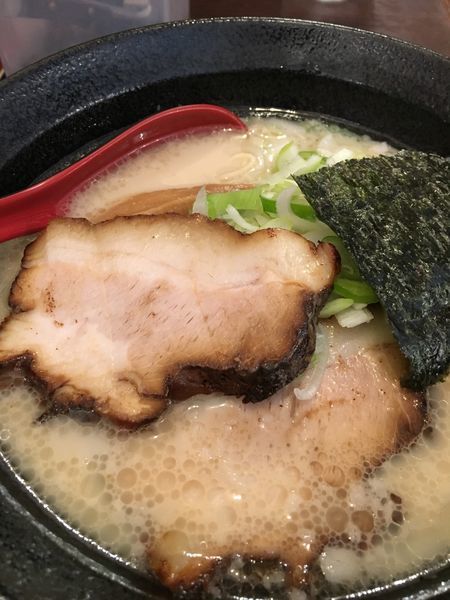 「うま塩とんこつラーメン」@ラーメン居酒屋 とみやの写真