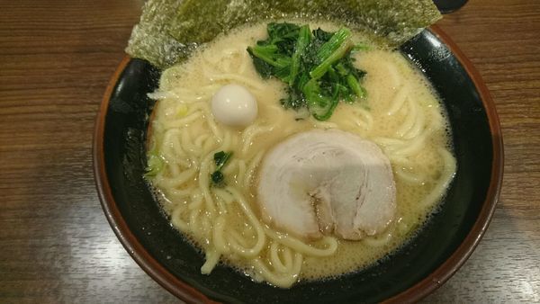 「ラーメン並_680円」@横浜家系ラーメン 稲田家の写真