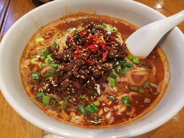 「紅麻辣担担麺790円＋大盛100円」@万豚記 大塚の写真