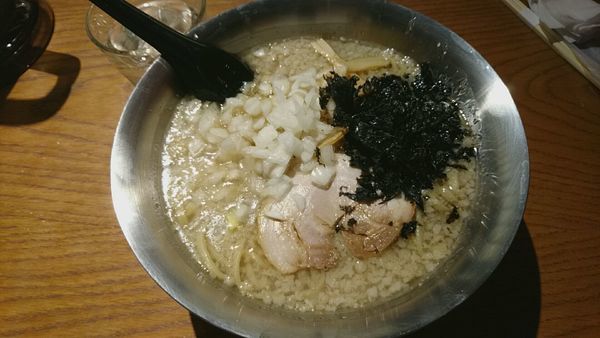 「らーめん_850円」@いかの墨 新宿南口店の写真