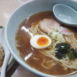 醤油ラーメン 太麺+半チャーハン