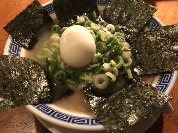 「のりネギチャーシュー玉子ラーメン」@長浜豚骨 まるえいラーメンの写真