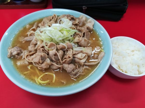「4/21肉そば(太麺・固め)小ライス付き950円」@とんこつラーメン松平 六浦店の写真