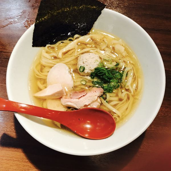 「2周年限定 媛っこ地鶏の白醤油ら～めん」@麺屋 翔 品川店の写真