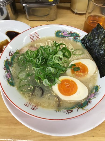 「博多ラーメン+味玉」@らーめん家 一歩の写真