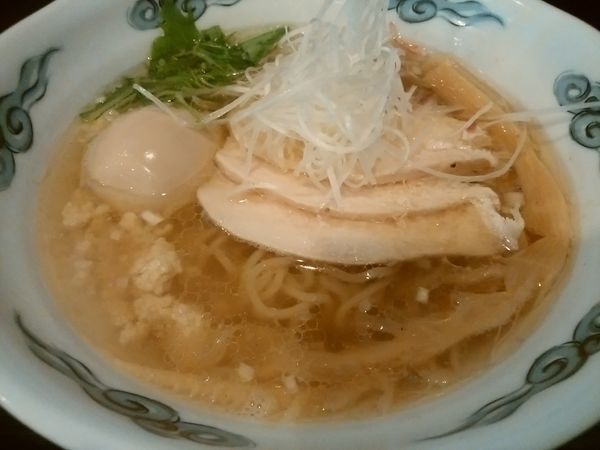 「つくば茜鶏塩らぁめん780円+味玉」@龍のひげ 常陸大宮店の写真