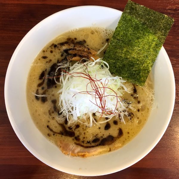 「エビスビール＋マー油塩とんこつらーめん＋ねぎ増し」@麺屋 蓮花の写真