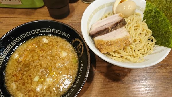 「特製背脂煮干つけ麺(1050円)」@背脂煮干 丸め 新所沢店の写真