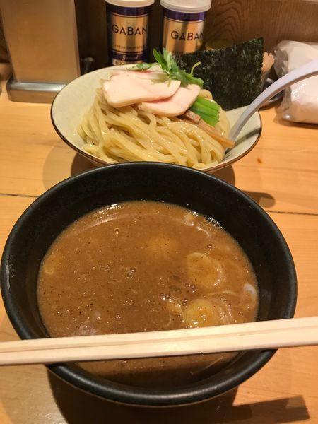「濃厚煮干しつけ麺 大 味玉サービス」@麺屋 薫風の写真