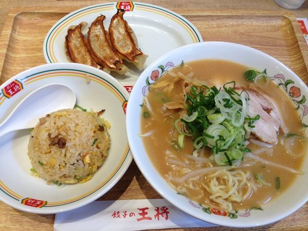 「ラーメンセット（＋餃子（3ケ）・ジャストサイズ炒飯）」@餃子の王将 平井駅南口店の写真