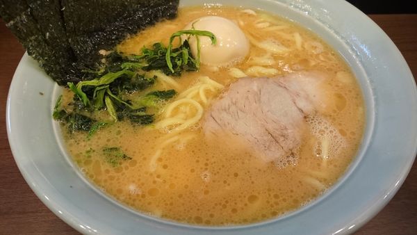 「ラーメン中 味玉」@寿々㐂家 曙町店の写真