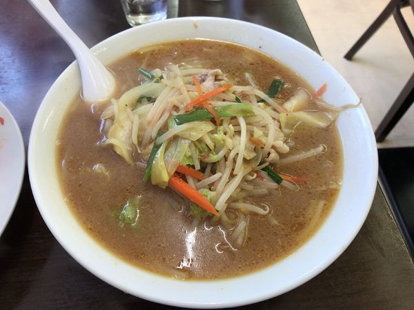 「味噌ラーメン(700円)+半カレーライス(300円)」@らーめん・餃子 自由軒の写真