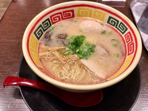 「朝メニュー 九州じゃんがら 半熟味玉子トッピング」@東京じゃんがら ecute上野店の写真