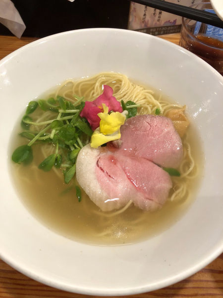 「【4月限定】のどぐろ煮干し塩そば　920円」@らぁ麺屋 つなぎの写真