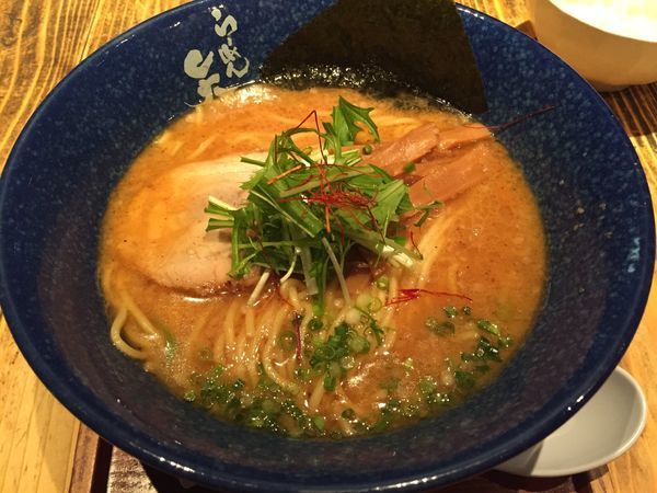 「魚介豚骨醤油ラーメン」@らーめん 矢吹の写真