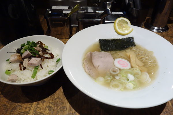 「いっせんかく中華そば しお味＋〆茶漬け」@長浜らーめん いっせんかくの写真