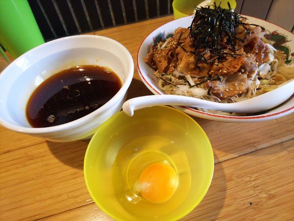 「（限定)豚ネギラー油（生卵付) つけ麺＋チャーシューごはん」@カッパ64 福生店の写真