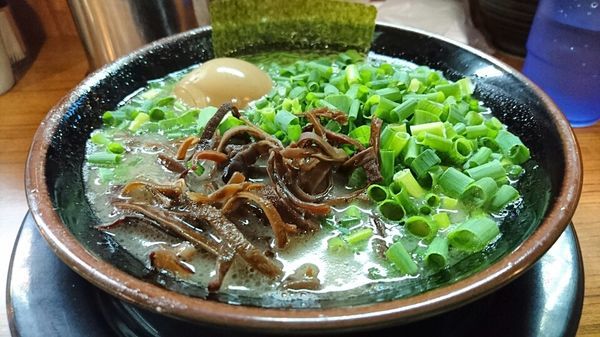 「ねぎラーメン（味たまご+替ご飯）＠１１００円」@博多長浜らーめん ぼたんの写真