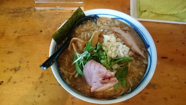 「背脂煮干しらぁ麺(中盛)」@らぁ麺 亀我楽の写真