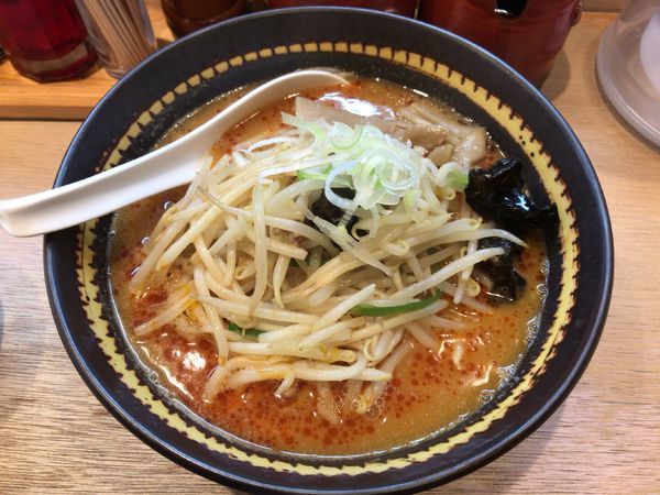 「味噌オロ 中辛(930円)+小ライス(100円)」@北海道らーめん 味八の写真