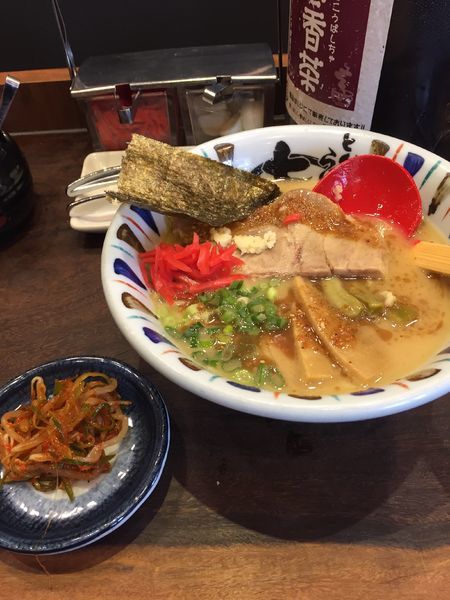 「七志らーめん」@七志 とんこつ編 大倉山店の写真