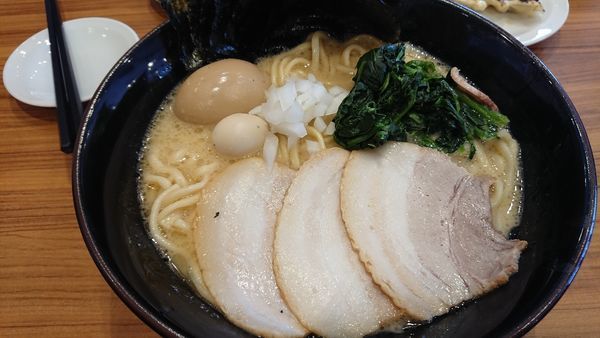 「MAXラーメン(大盛)」@横浜家系ラーメン 壱角家 松戸五香店の写真