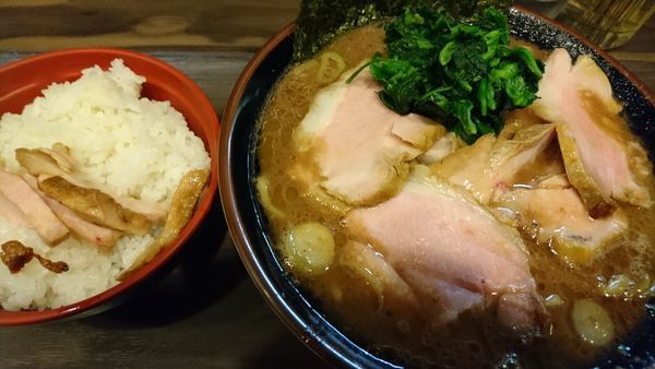 「チャーシュー麺＋ライス」@神田ラーメン わいず 神田本店の写真