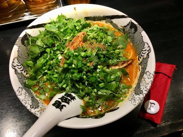 「パクチーカラシビ味噌らー麺」@カラシビ味噌らー麺 鬼金棒 池袋店の写真