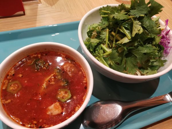 パクチートマトヌードル（チリ）