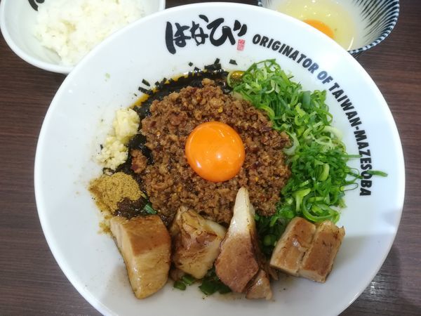 「ど肉台湾まぜそば+白めし+生卵」@麺屋はなび 春日井店の写真