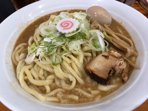 「らーめん中盛り850円、煮玉子100円」@麺や 万福 ma.n.pu.kuの写真