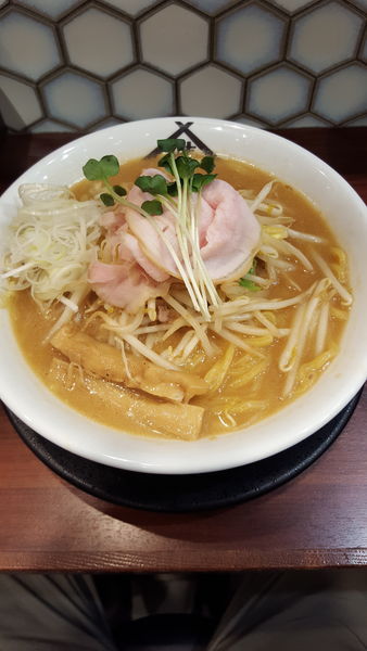 「黒味噌らーめん」@蔵味噌ラーメン 晴っぴの写真