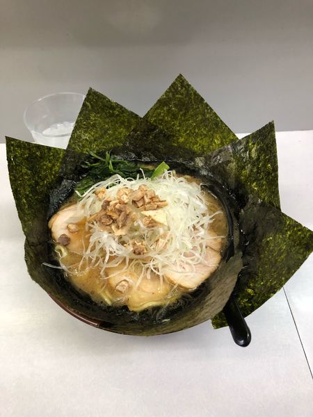 「ネギチャーシュー中盛り 麺硬め 味濃い目 海苔増し」@十五家の写真