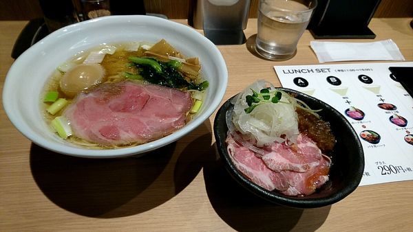 「鶏だし味玉塩ラーメン ハーフポーク丼」@麺処 景虎 新越谷ヴァリエ店の写真