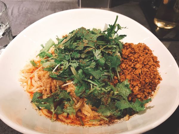 「汁なし坦々麺(辛さ中・痺れ中と大の間)＋パクチー＋肉増し＋半ライ」@タンタンタイガー 蔵前店の写真