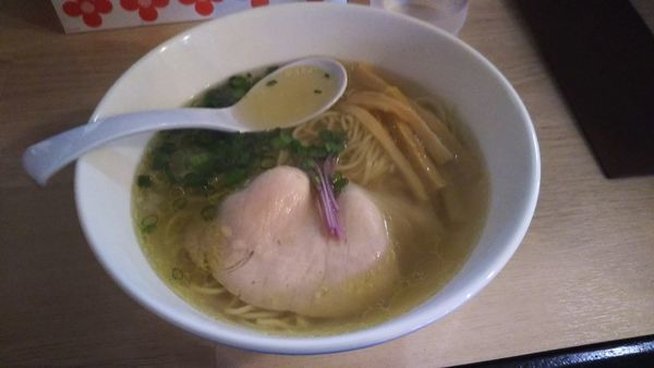 「地鶏塩そば 750円」@地鶏中華そば さやまの写真