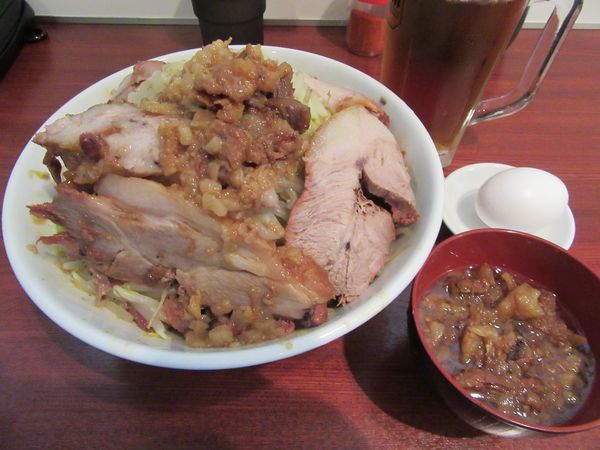 「豚汁なし（９５０円）＋生卵」@俺の生きる道 つくば店の写真