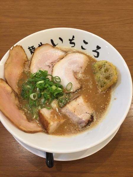 「リッチ味噌 三種のチャーシュー盛り」@麺や いちころの写真