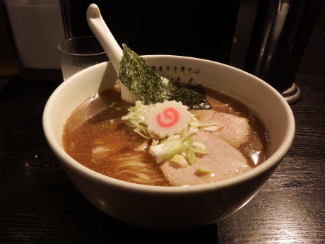 「中華そば醤油」@江戸前煮干中華そば きみはん 五反田店の写真