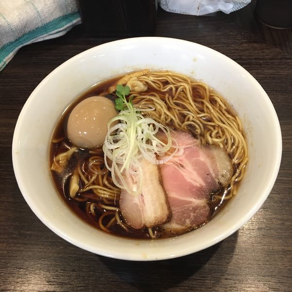 「醤油ラーメン＋味玉＋替玉」@かしわぎの写真