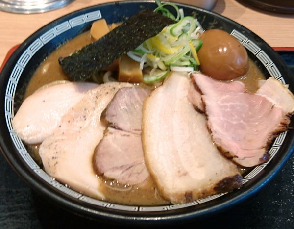 「濃厚チャーシューそば & 半熟玉子」@松戸富田製麺 ららぽーとTOKYO-BAY店の写真