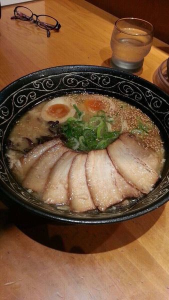 「とんこつらーめんチャーシュー」@博多屋台らーめん く〜た 守谷店の写真