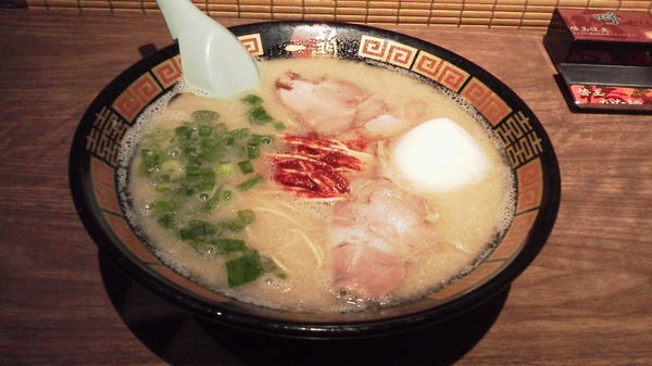「とんこつラーメン　＠９１０円」@一蘭 柏店の写真