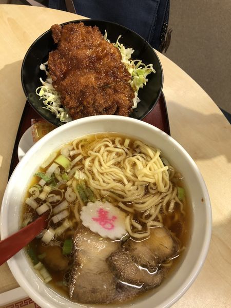 「醤油ラーメン ミニソースかつ丼」@めでたいやの写真